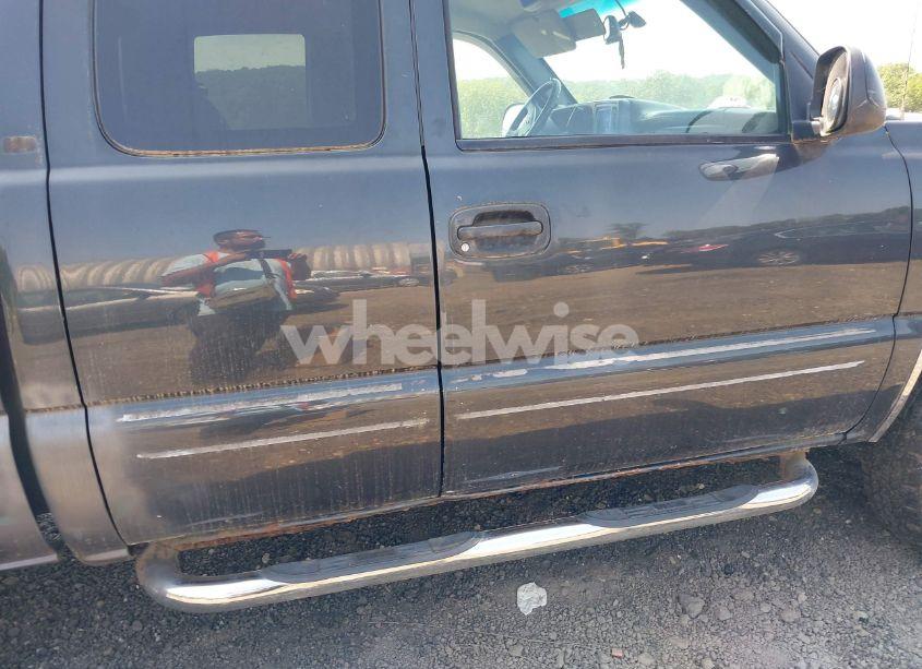 Photo 15 of 2003 Chevrolet Silverado 1500 LS (VIN 1GCEK19T73E236168)