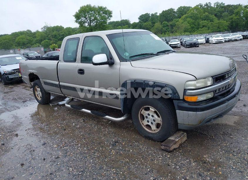 2001 Chevrolet Silverado 1500 LS (VIN 1GCEK19T81E252456) main photo