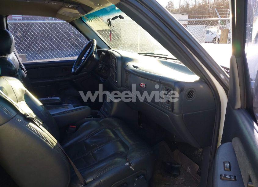 Photo 5 of 2000 Chevrolet Silverado 1500 LS (VIN 1GCEK19T8YE138791)