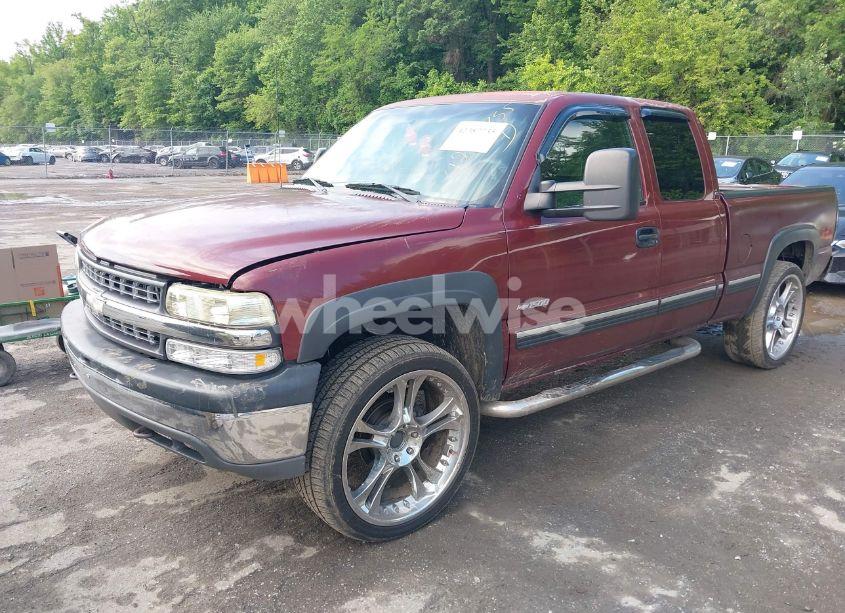 Photo 2 of 2000 Chevrolet Silverado 1500 LS (VIN 1GCEK19T8YE428383)