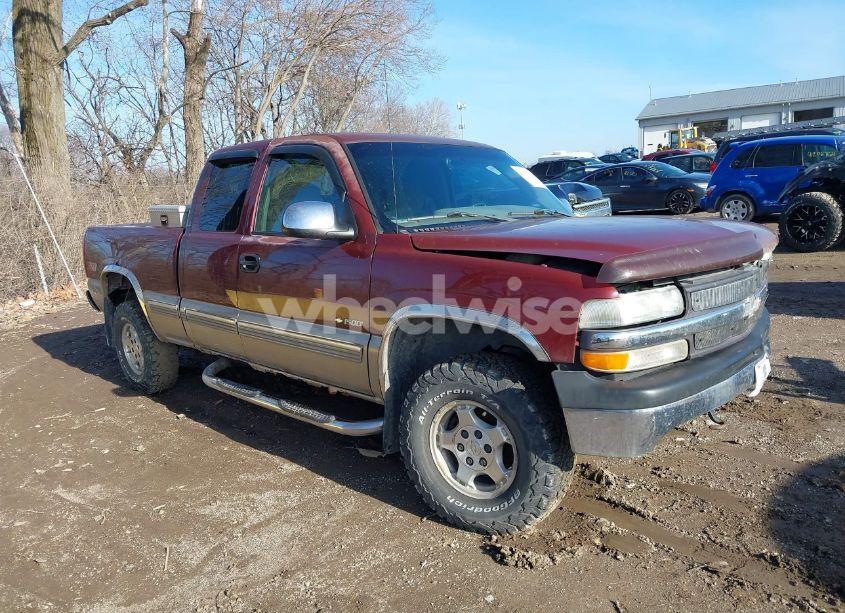 2000 Chevrolet Silverado 1500 LS (VIN 1GCEK19T8YZ267297) main photo