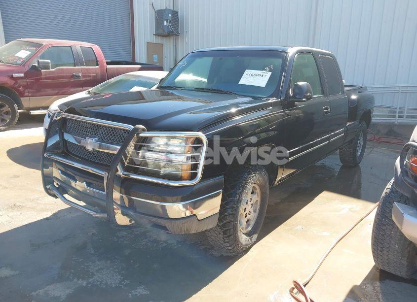 Photo 2 of 2003 Chevrolet Silverado 1500 LS (VIN 1GCEK19T93Z203892)