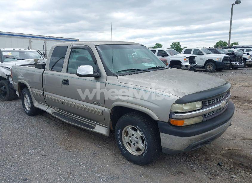 2000 Chevrolet Silverado 1500 LS (VIN 1GCEK19T9YE259796) main photo