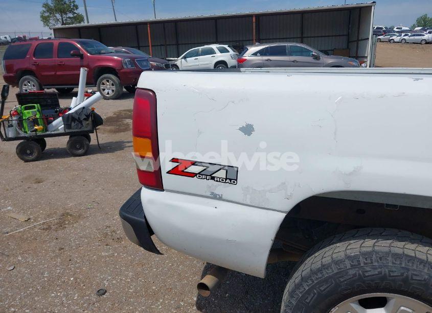 Photo 14 of 2001 Chevrolet Silverado 1500 LS (VIN 1GCEK19TX1E114529)