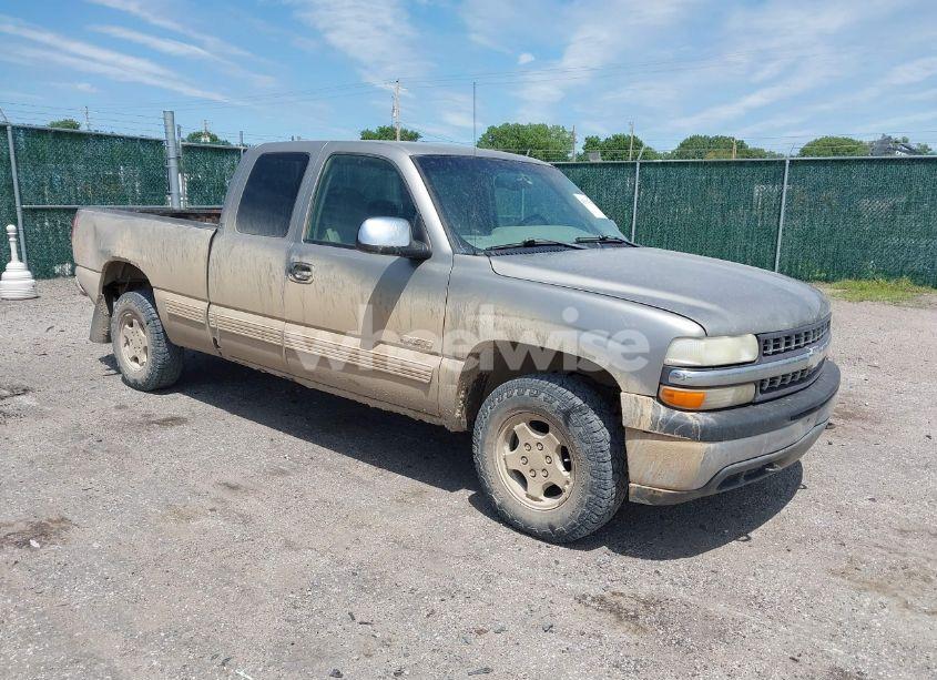 2000 Chevrolet Silverado 1500 LS (VIN 1GCEK19TXYZ251022) main photo