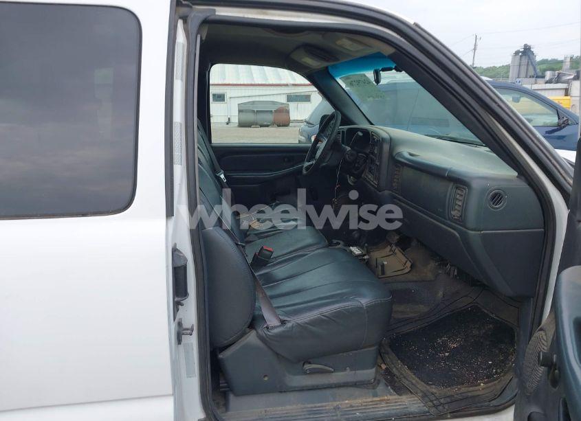 Photo 5 of 2002 Chevrolet Silverado 1500 (VIN 1GCEK19V12Z124099)