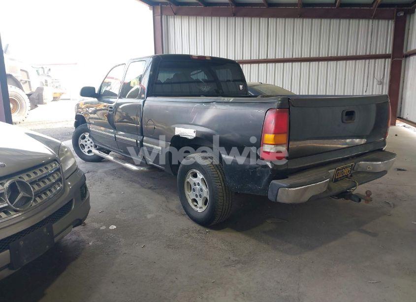 Photo 3 of 2000 Chevrolet Silverado 1500 (VIN 1GCEK19V2YE406705)