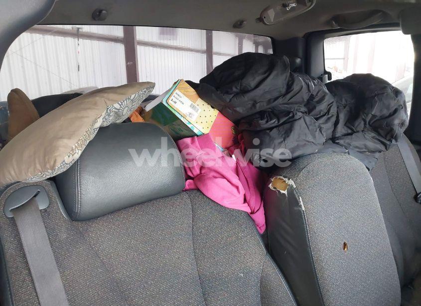 Photo 8 of 2000 Chevrolet Silverado 1500 (VIN 1GCEK19V2YE406705)