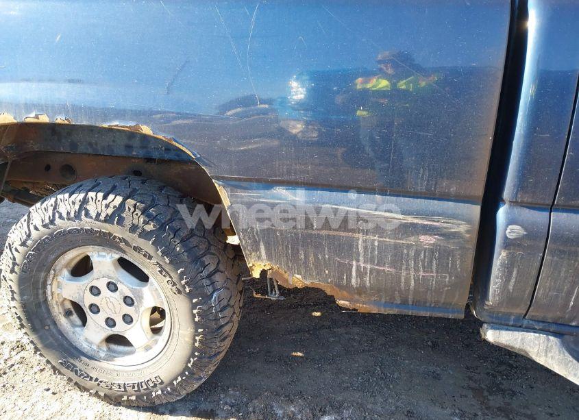 Photo 13 of 2000 Chevrolet Silverado 1500 (VIN 1GCEK19V8YZ285056)