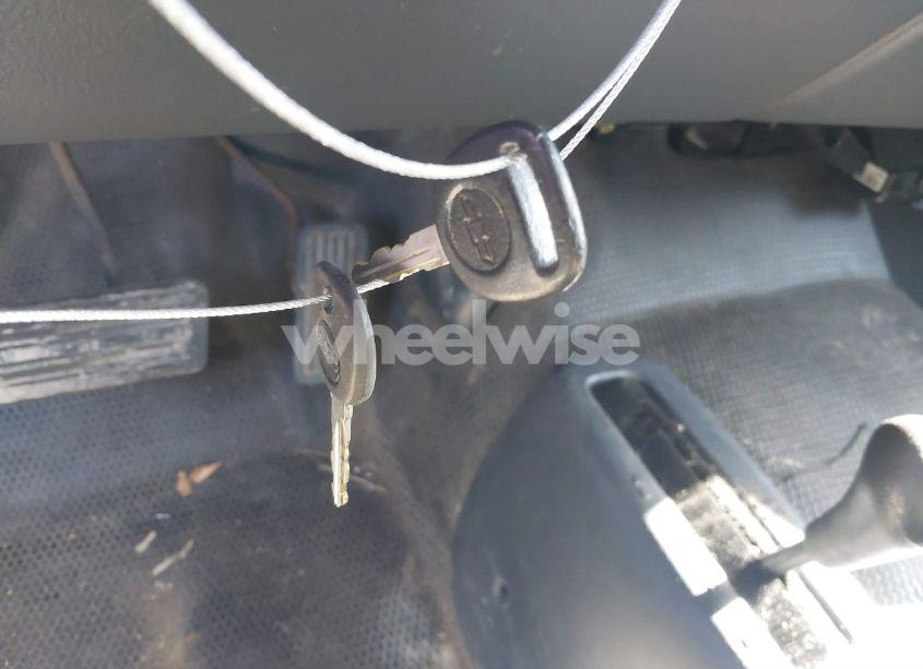 Photo 11 of 2002 Chevrolet Silverado 1500 (VIN 1GCEK19VX2E171025)