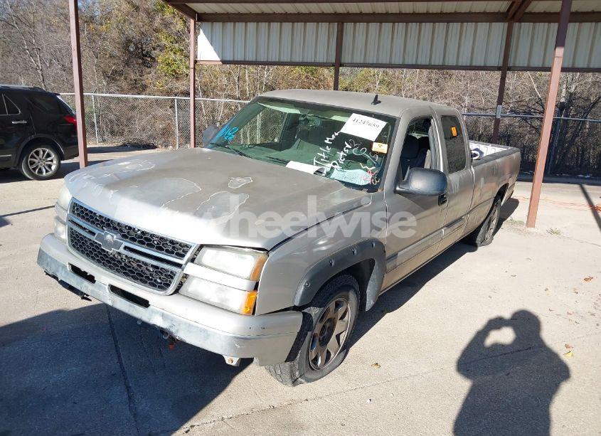 Photo 2 of 2006 Chevrolet Silverado 1500 LT2 (VIN 1GCEK19Z06E150936)