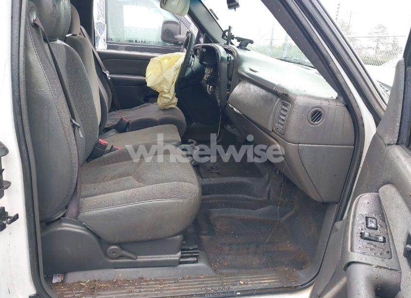 Photo 5 of 2003 Chevrolet Silverado 1500 (VIN 1GCEK19Z23Z325613)