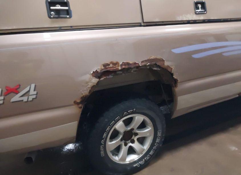 Photo 18 of 2005 Chevrolet Silverado 1500 LS (VIN 1GCEK19Z25E230365)