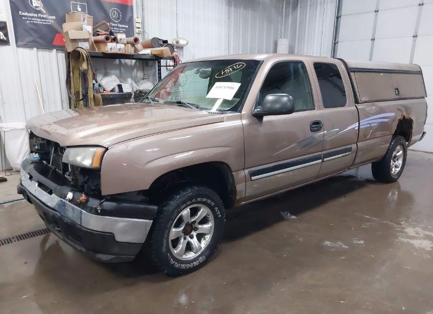 Photo 2 of 2005 Chevrolet Silverado 1500 LS (VIN 1GCEK19Z25E230365)