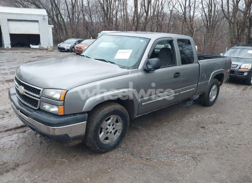 Photo 2 of 2006 Chevrolet Silverado 1500 LT1 (VIN 1GCEK19Z46Z256105)