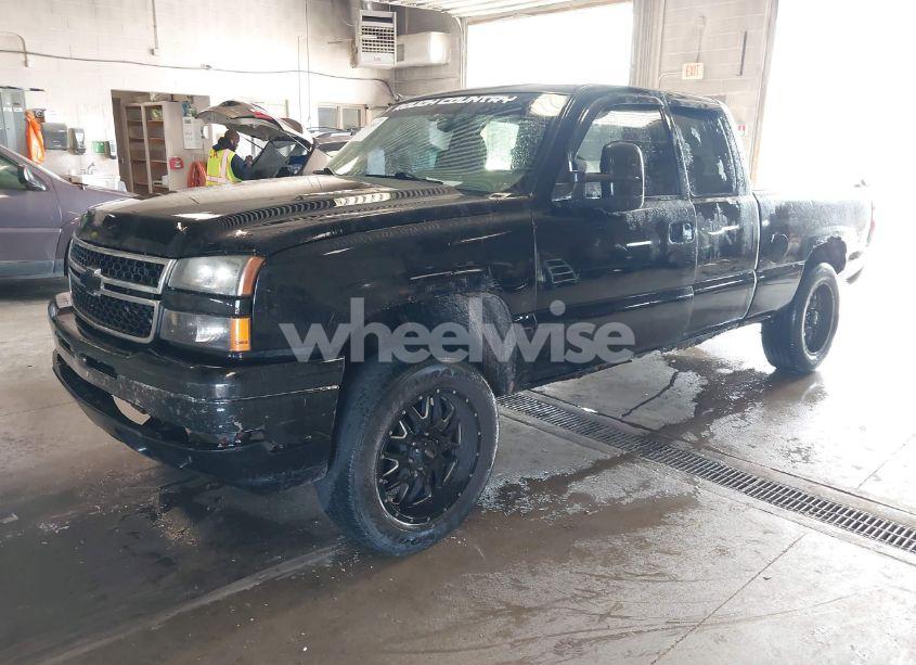 Photo 2 of 2007 Chevrolet Silverado 1500 CLASSIC LT1 (VIN 1GCEK19Z67E161182)