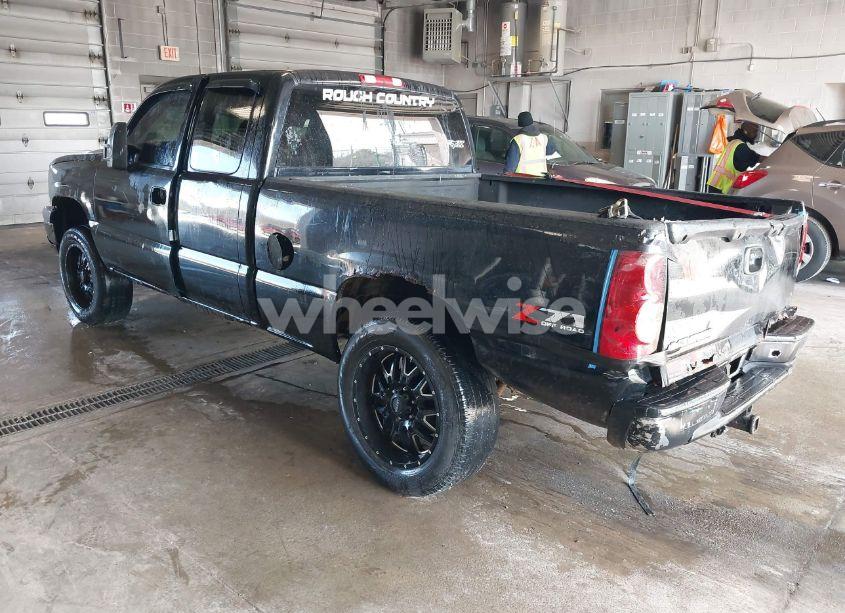 Photo 3 of 2007 Chevrolet Silverado 1500 CLASSIC LT1 (VIN 1GCEK19Z67E161182)