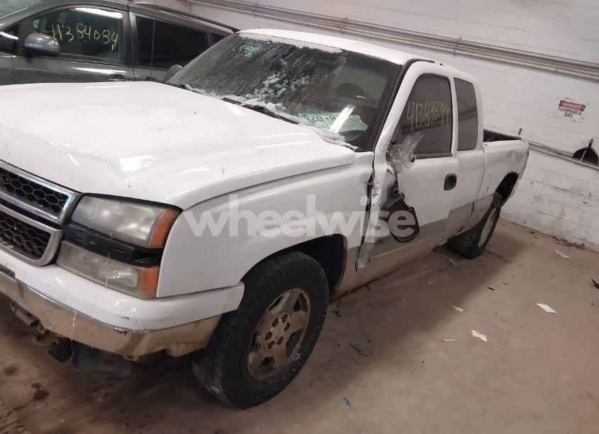Photo 2 of 2006 Chevrolet Silverado 1500 LT1 (VIN 1GCEK19ZX6Z200539)