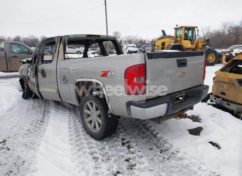 Photo 3 of 2009 Chevrolet Silverado 1500 LT (VIN 1GCEK29029Z267230)