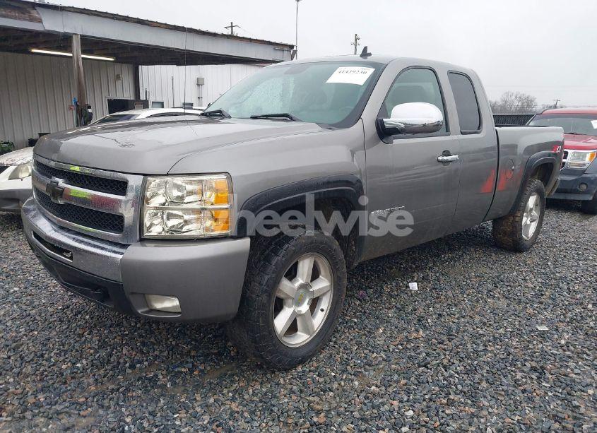 Photo 2 of 2009 Chevrolet Silverado 1500 LT (VIN 1GCEK29069Z125916)