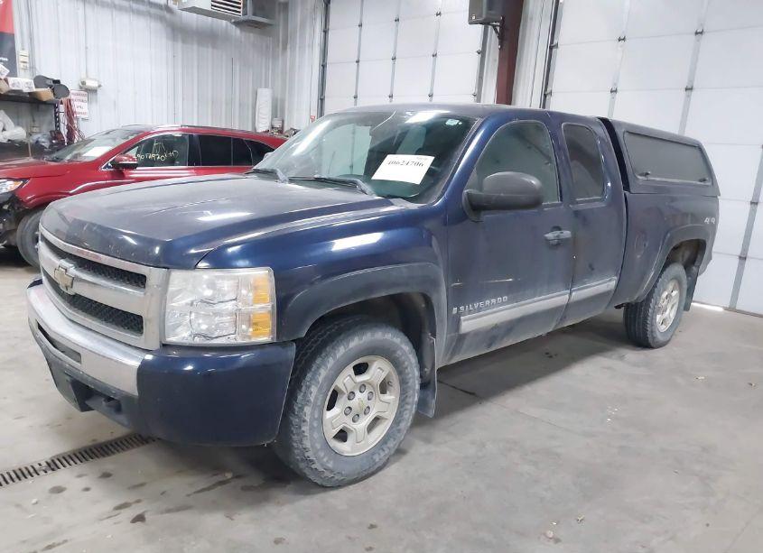 Photo 2 of 2009 Chevrolet Silverado 1500 LT (VIN 1GCEK29089Z229811)