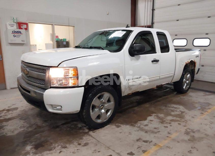 Photo 2 of 2009 Chevrolet Silverado 1500 LT (VIN 1GCEK29J39Z103946)