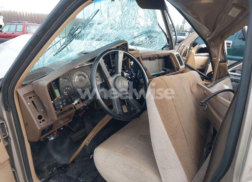 Photo 5 of 1988 Chevrolet Gmt-400 C2500 (VIN 1GCFC24H0JE193719)