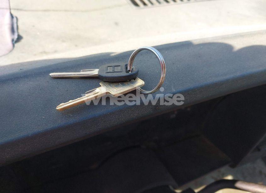 Photo 11 of 1988 Chevrolet Gmt-400 C2500 (VIN 1GCFC24K0JZ118880)