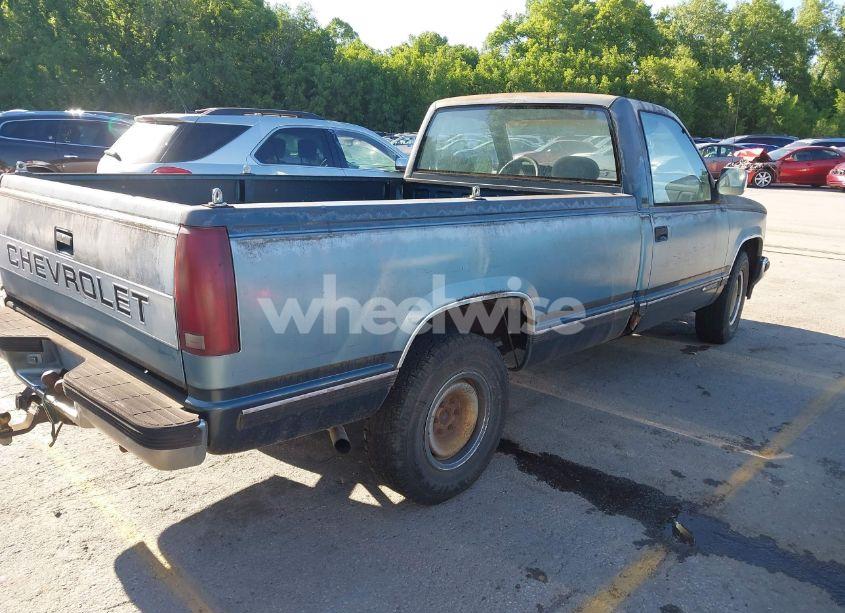 Photo 4 of 1988 Chevrolet Gmt-400 C2500 (VIN 1GCFC24K0JZ118880)