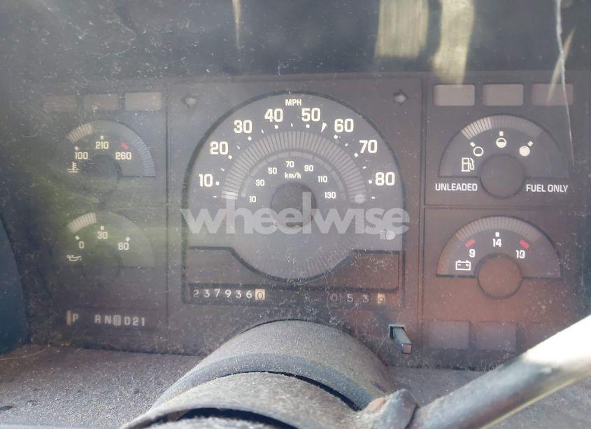 Photo 7 of 1988 Chevrolet Gmt-400 C2500 (VIN 1GCFC24K0JZ118880)