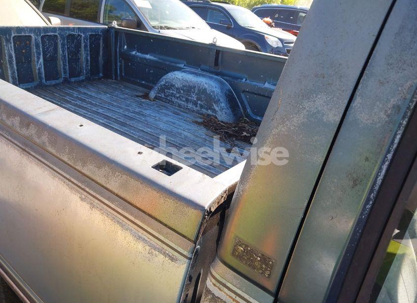 Photo 8 of 1988 Chevrolet Gmt-400 C2500 (VIN 1GCFC24K0JZ118880)