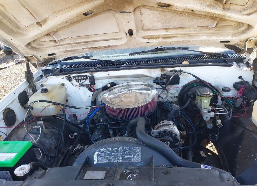 Photo 10 of 1988 Chevrolet Gmt-400 C2500 (VIN 1GCFC24K1JE101478)