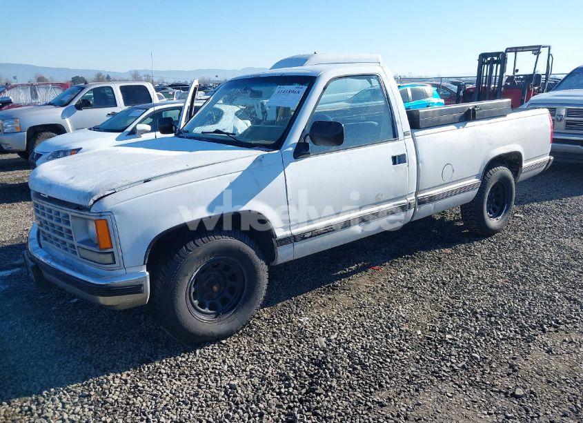 Photo 2 of 1988 Chevrolet Gmt-400 C2500 (VIN 1GCFC24K1JE101478)