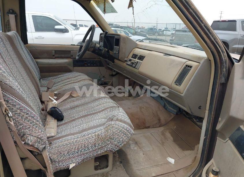 Photo 5 of 1988 Chevrolet Gmt-400 C2500 (VIN 1GCFC24K4JE123538)