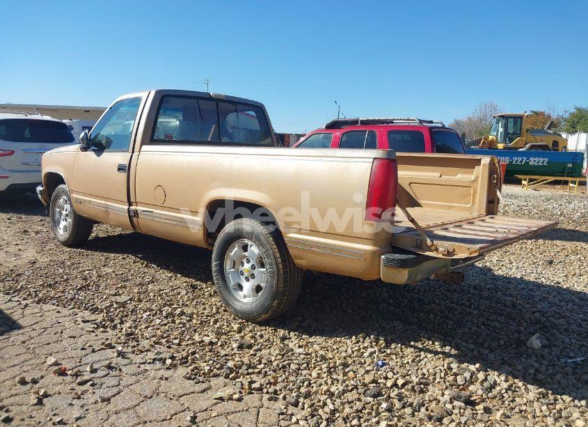 Photo 3 of 1989 Chevrolet Gmt-400 C2500 (VIN 1GCFC24K6KE103258)