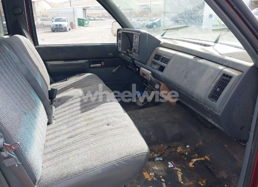 Photo 5 of 1990 Chevrolet Gmt-400 C2500 (VIN 1GCFC24K8LE135050)