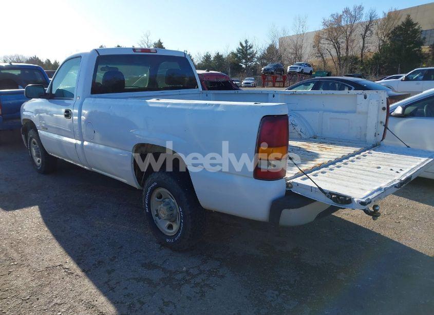 Photo 3 of 2000 Chevrolet Silverado 2500 (VIN 1GCFC24T3YE238070)