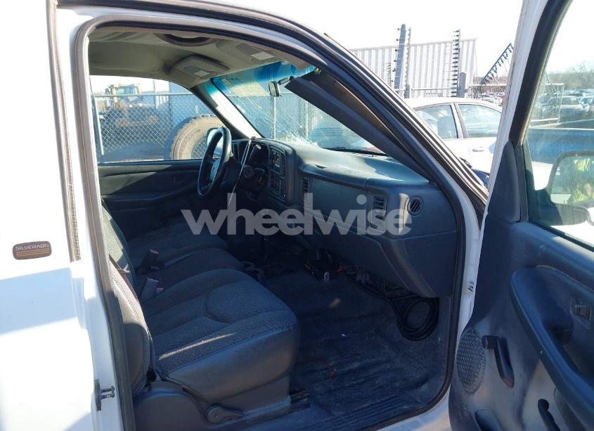 Photo 5 of 2000 Chevrolet Silverado 2500 (VIN 1GCFC24T3YE238070)