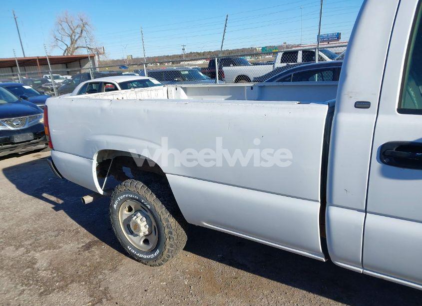Photo 6 of 2000 Chevrolet Silverado 2500 (VIN 1GCFC24T3YE238070)