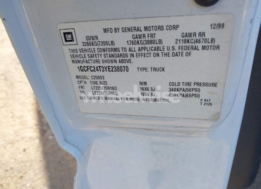 Photo 9 of 2000 Chevrolet Silverado 2500 (VIN 1GCFC24T3YE238070)