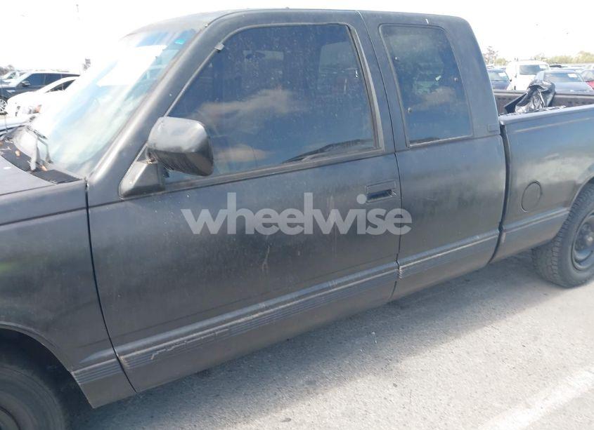 Photo 6 of 1994 Chevrolet Gmt-400 C2500 (VIN 1GCFC29K5RE279978)