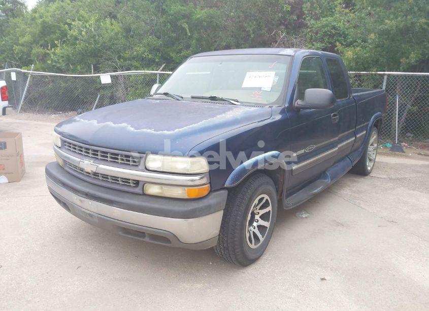 Photo 2 of 2000 Chevrolet Silverado 2500 LS (VIN 1GCFC29U5YE259603)