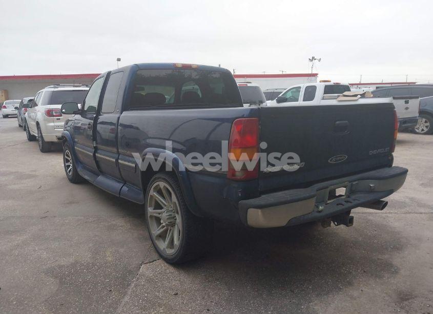 Photo 3 of 2000 Chevrolet Silverado 2500 LS (VIN 1GCFC29U5YE259603)