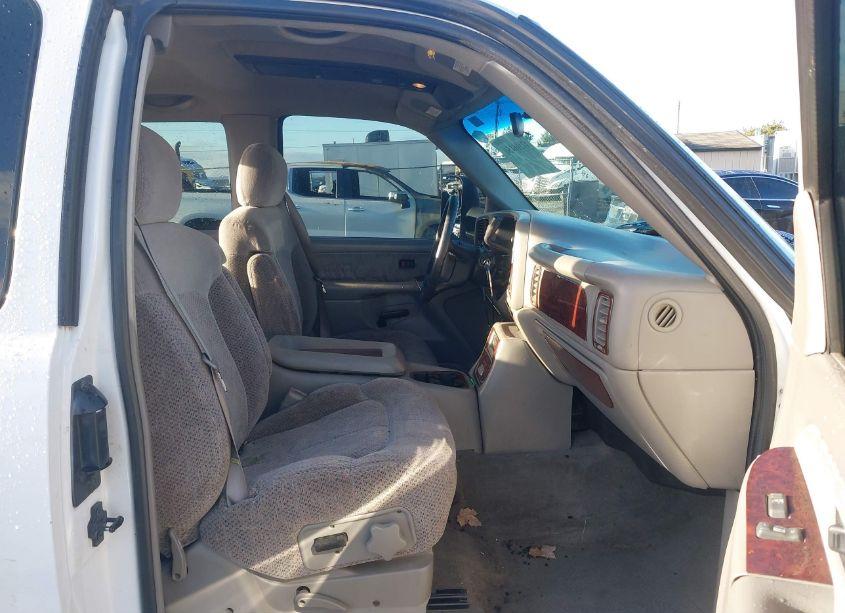 Photo 5 of 1999 Chevrolet Silverado 2500 LS (VIN 1GCFC29U6XZ118031)