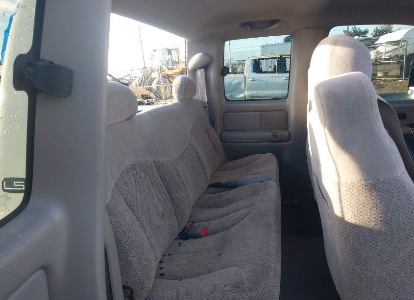 Photo 8 of 1999 Chevrolet Silverado 2500 LS (VIN 1GCFC29U6XZ118031)