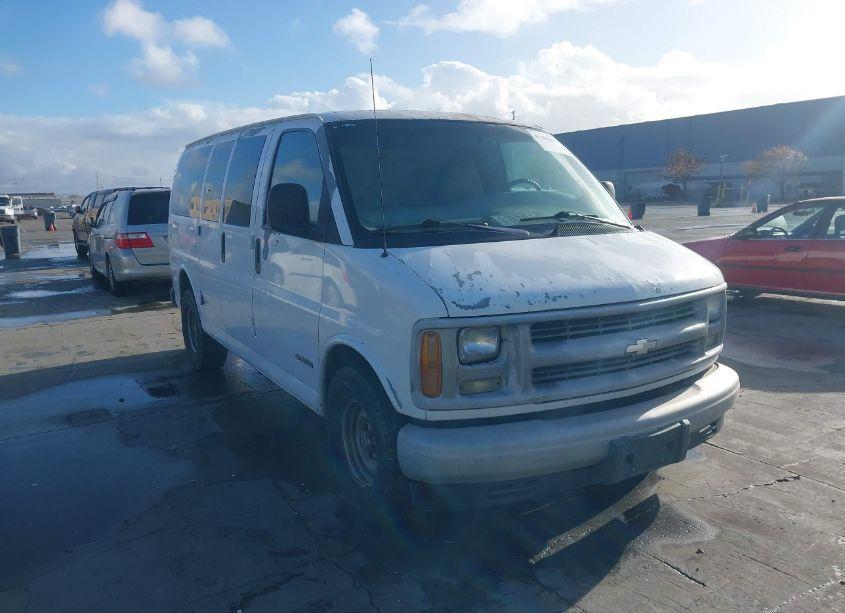 2000 Chevrolet Express (VIN 1GCFG15R1Y1145170) main photo