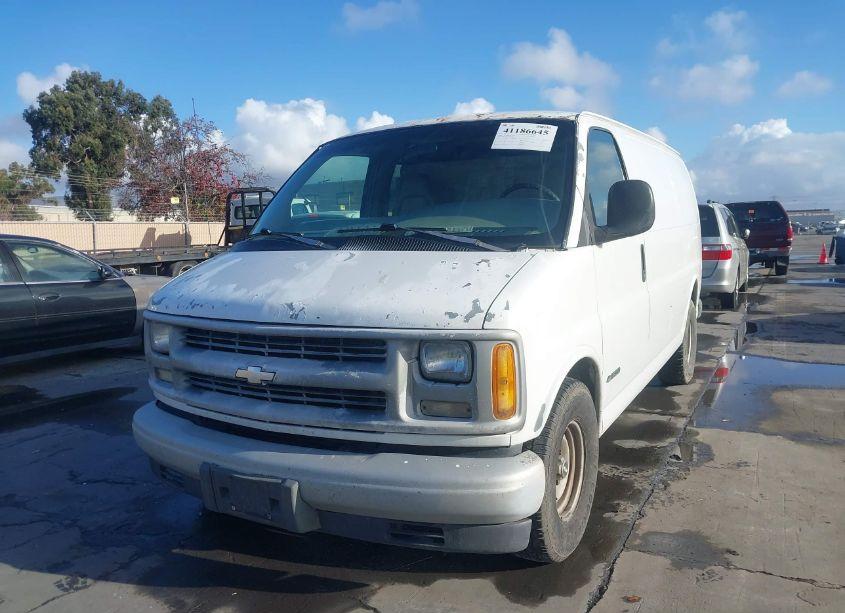 Photo 2 of 2000 Chevrolet Express (VIN 1GCFG15R1Y1145170)
