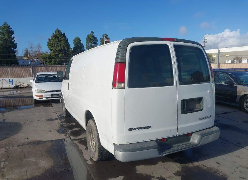 Photo 3 of 2000 Chevrolet Express (VIN 1GCFG15R1Y1145170)