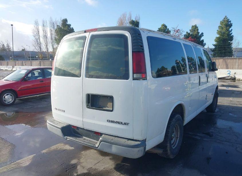 Photo 4 of 2000 Chevrolet Express (VIN 1GCFG15R1Y1145170)