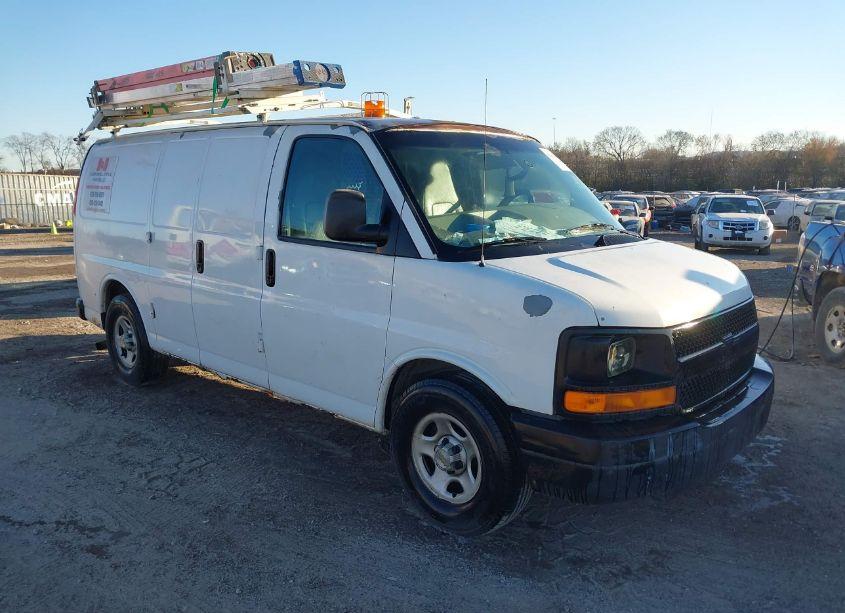 2005 Chevrolet Express (VIN 1GCFG15T151240027) main photo